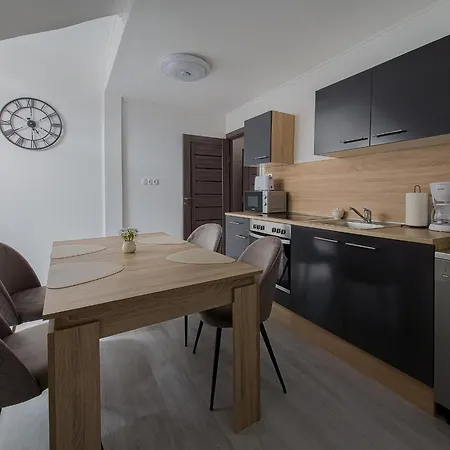 Apartment Crystalapartmanhaz *